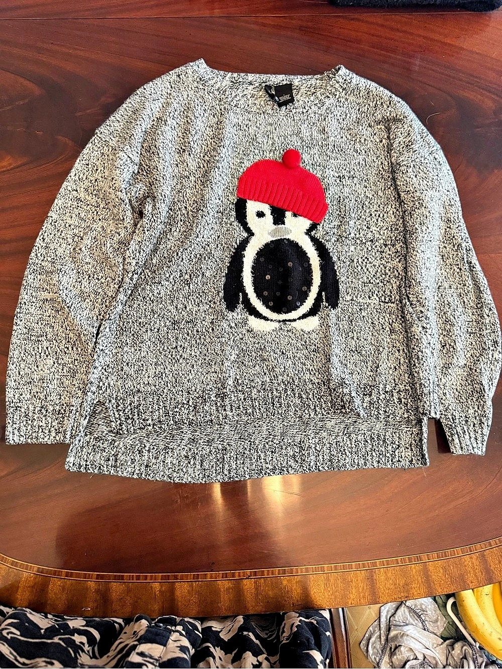 New Directions Gray & White Penguin Sweater Size Large